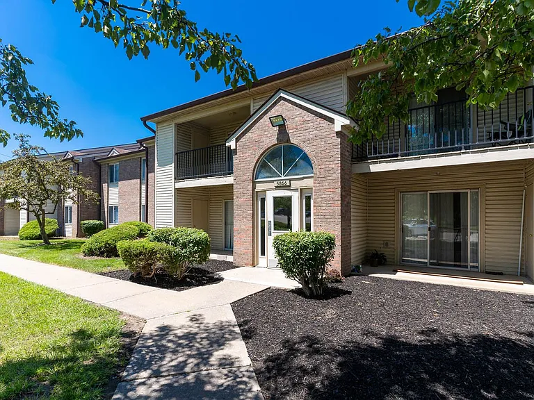 Creekside Square Apartments — Photo 7