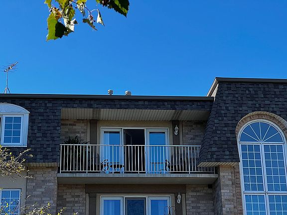 2nd image of 915 Swan Dr Unit 3-B