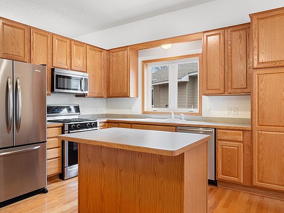 4th image of 2207 Glacier Way