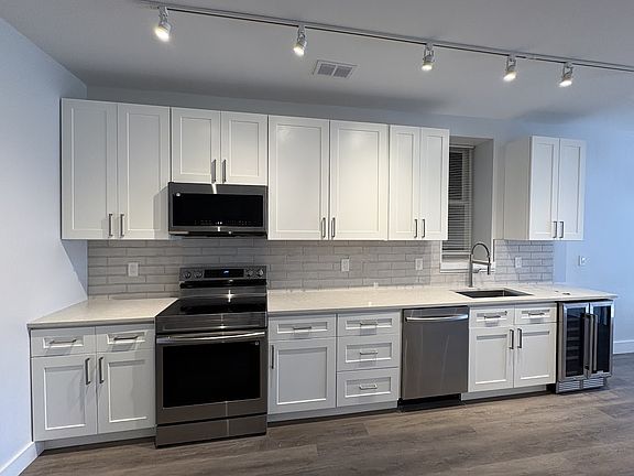 Brand new Samsung appliances + dual zone wine fridge.