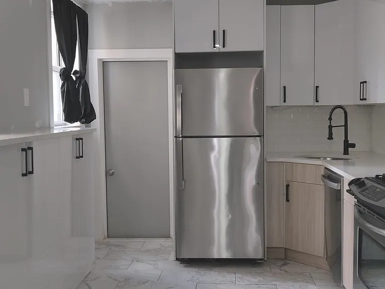 2324 Watkins St — Photo 6