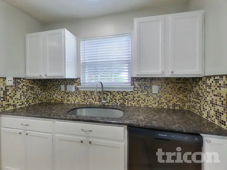 7925 Donet Terrace Dr — Photo 8
