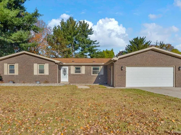 4608 Huntington Dr, Port Huron, MI 48060
