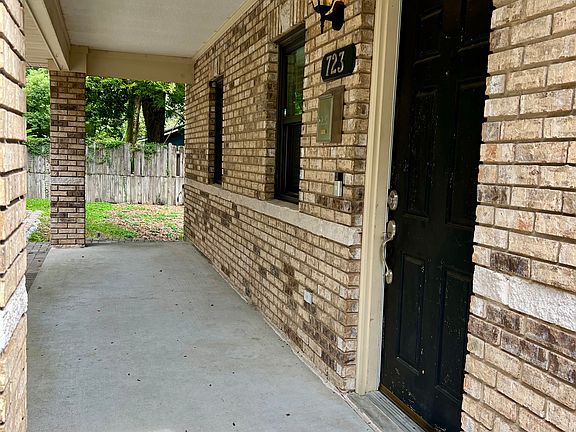 3rd image of 723 Hayden Ln