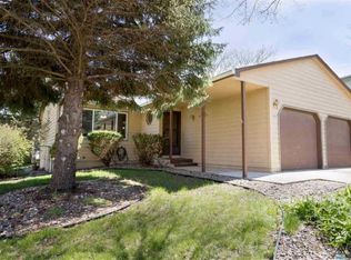 1308 S Severn Ln, Sioux Falls, SD 57106