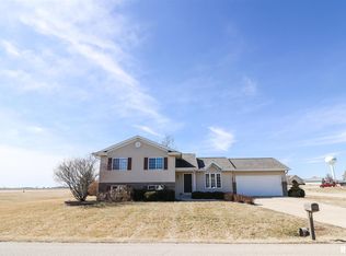 106 Eisenhower St, Hopedale, IL
