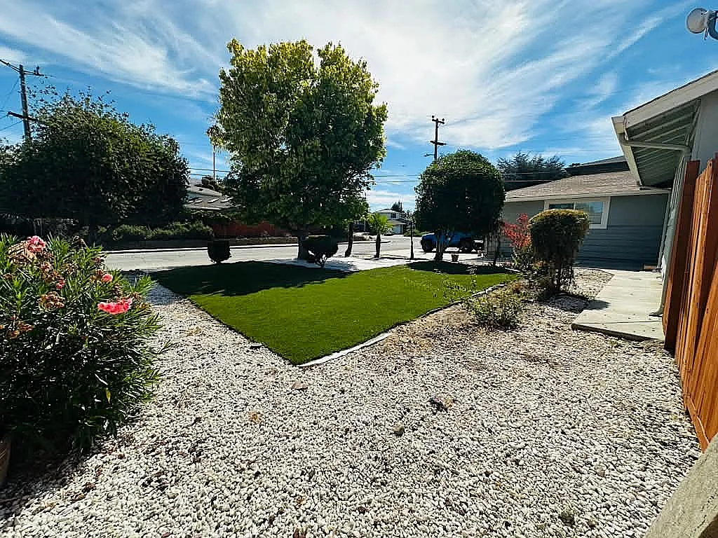 3 bed, 1164 sqft, $4,295 — Photo 2