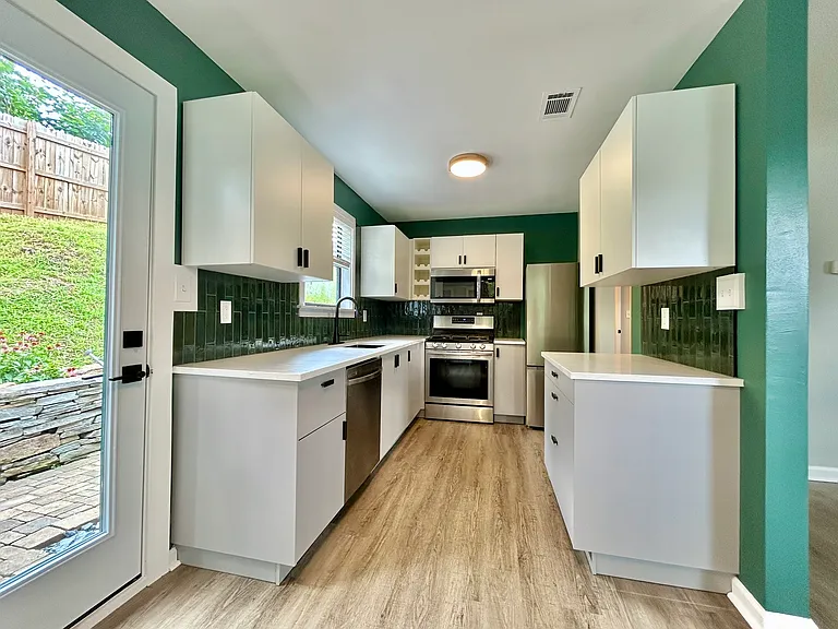 223 Little St SE — Photo 10