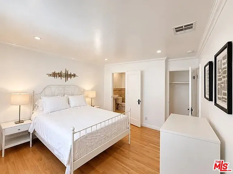 1028 12th St #8 — Photo 13