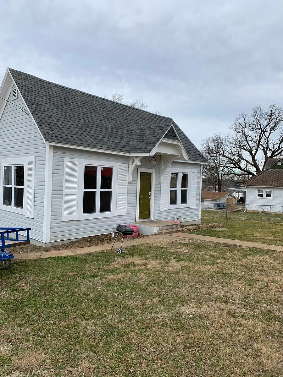 Building Photo - 1009 School St
