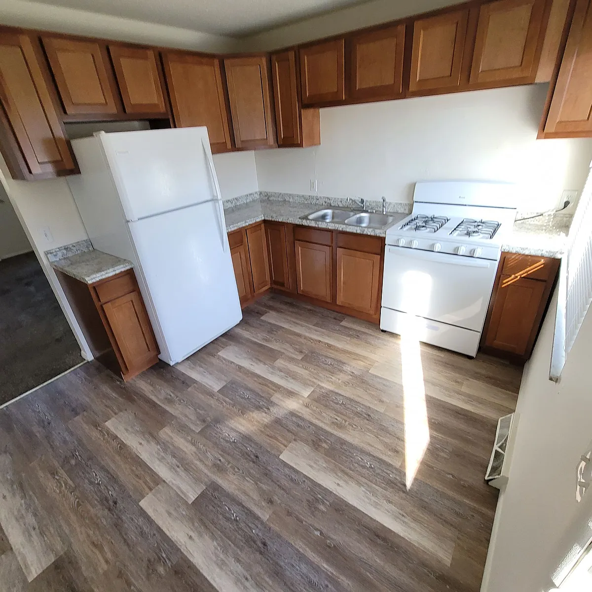 Building Photo - Creekwood