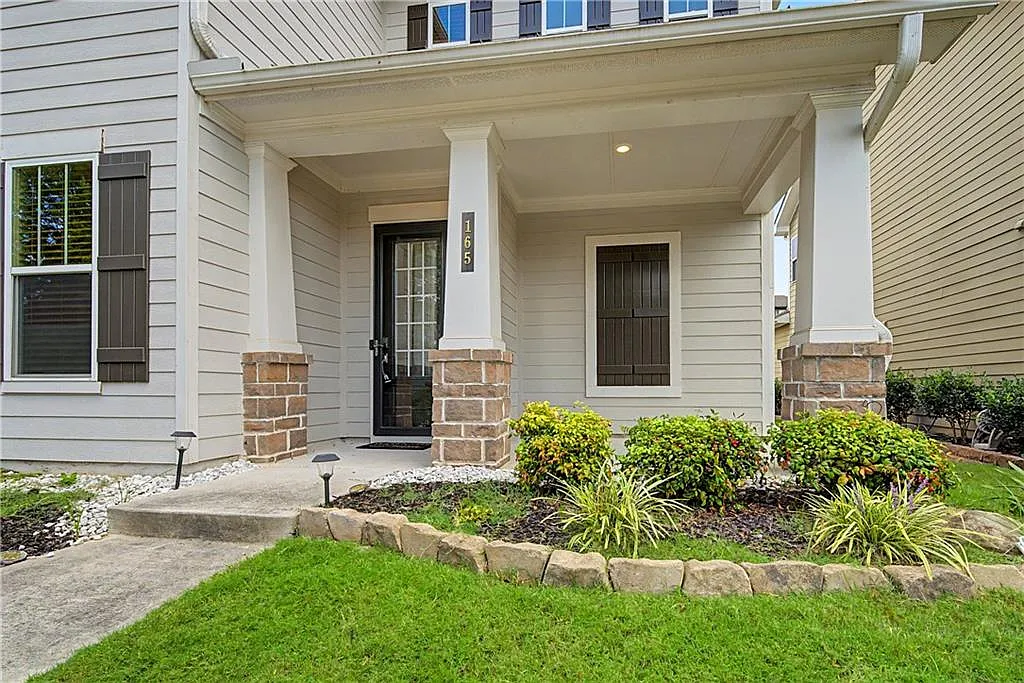 4 bed, 3.0 bath, 2397 sqft, $2,800 — Photo 2