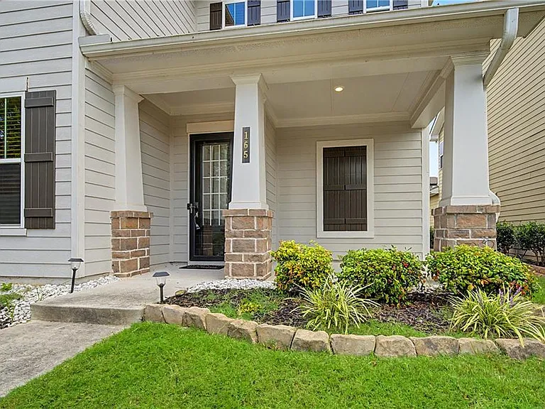 165 Mansfield Dr — Photo 2