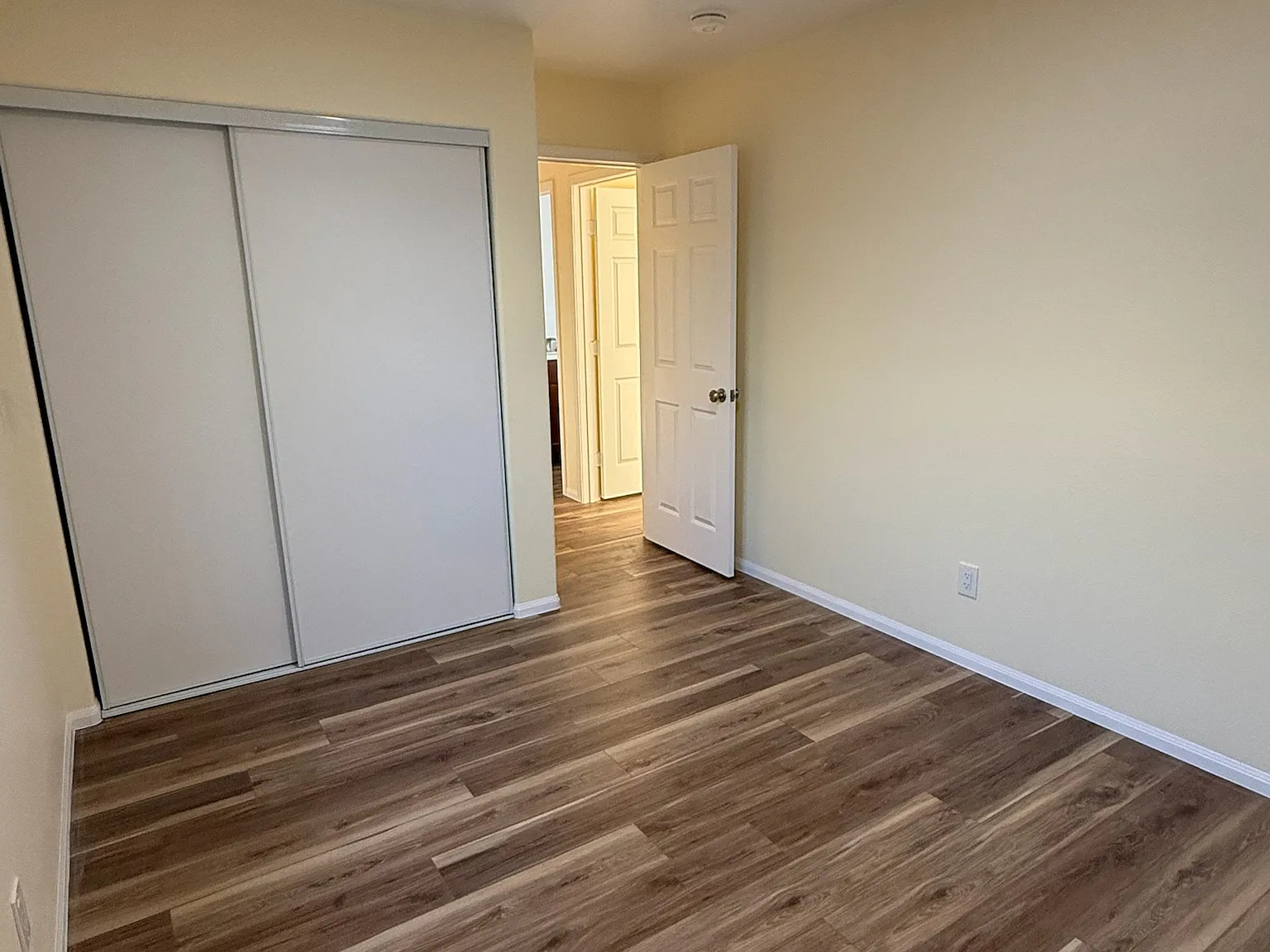 2 bed, 800 sqft, $2,700 — Photo 4