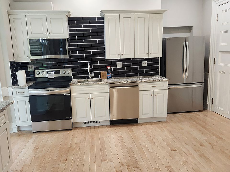 Full kitchen