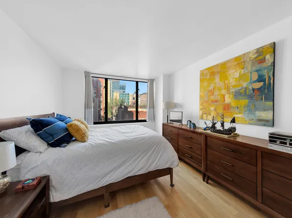 1438 Third Avenue image 4 of 11