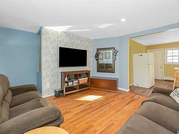 4th image of 54 Bushwick Ave
