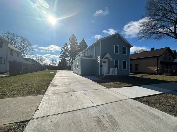 911 Saint Clair St, Manitowoc, WI 54220