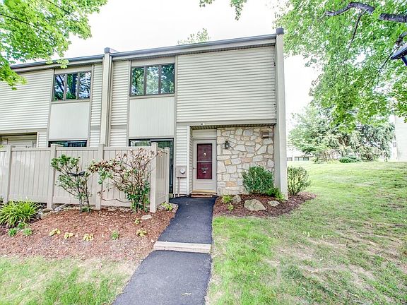 4th image of 49 Twin Brooks Dr