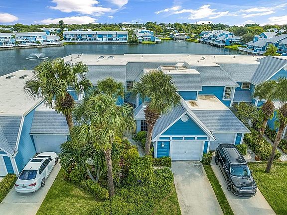 3rd image of 812 Ocean Dunes Circle