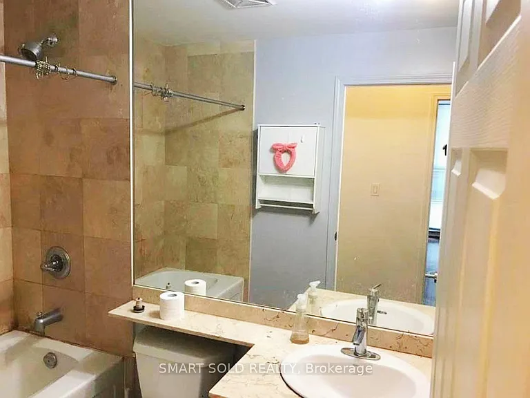 736 Spadina Ave #302 — Photo 12