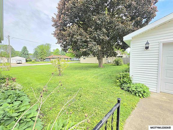 3rd image of 204 1st St NE