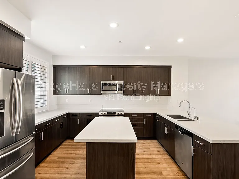 721 Shoreline Rd — Photo 17