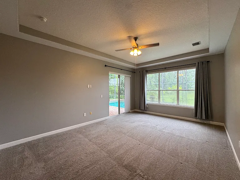 142 Harrington Ct — Photo 5