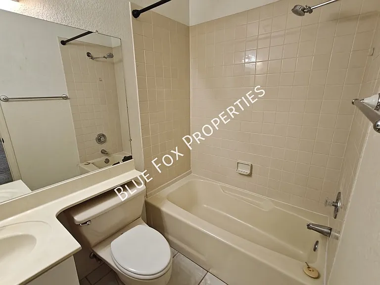 131 E Horizon Cir — Photo 32