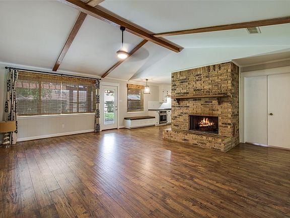 3rd image of 1919 Lazy Creek Ln