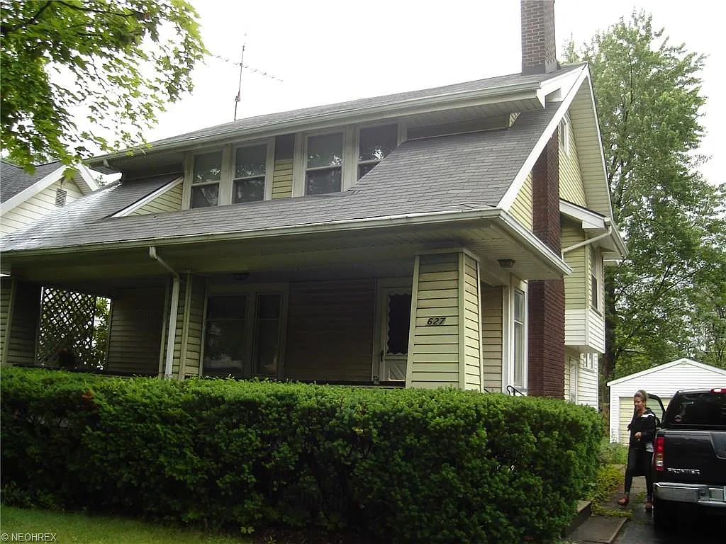 627 Woodbine Ave SE photo 1