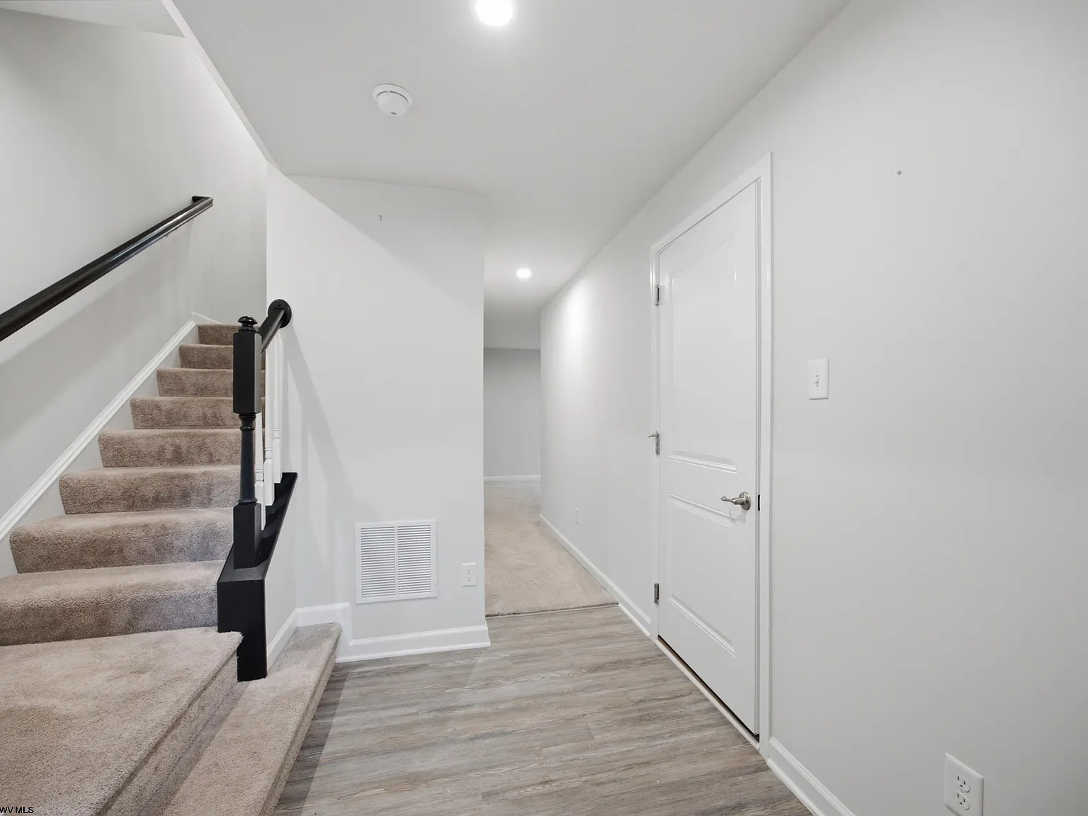 3 bed, 2.5 bath, $2,049 — Photo 2