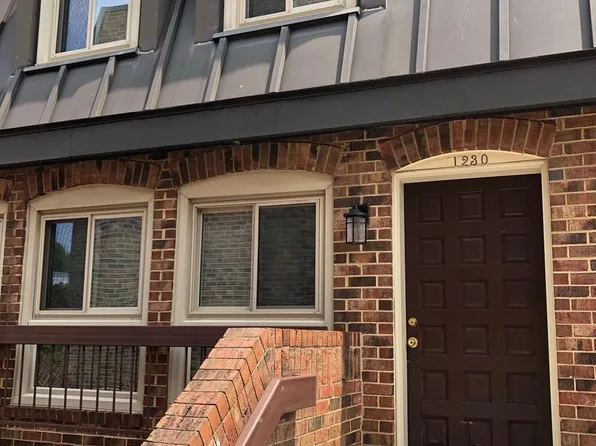 1230 Eton Ct NW #T26, Washington, DC 20007