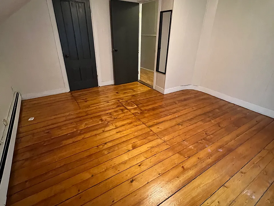 104 Grove St #2