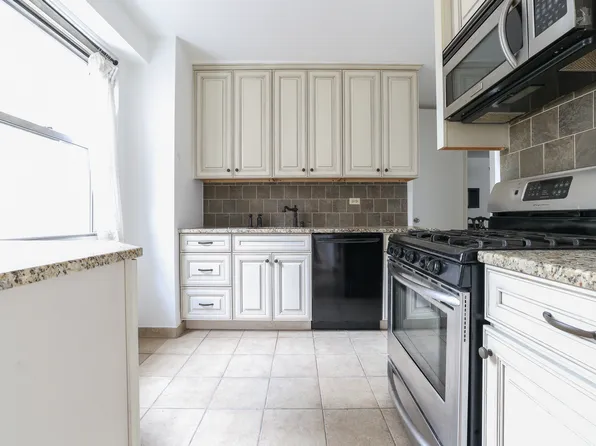 300 East 40th Street image 5 of 18