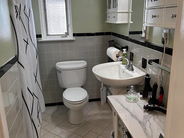 204 Manor E — Photo 14