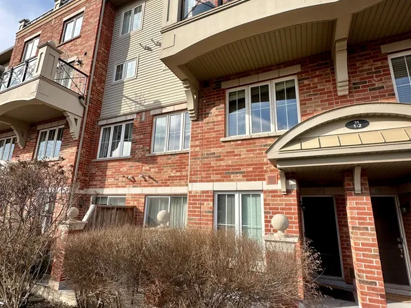 35 Hays Blvd #2, Oakville, ON L6H 0J1