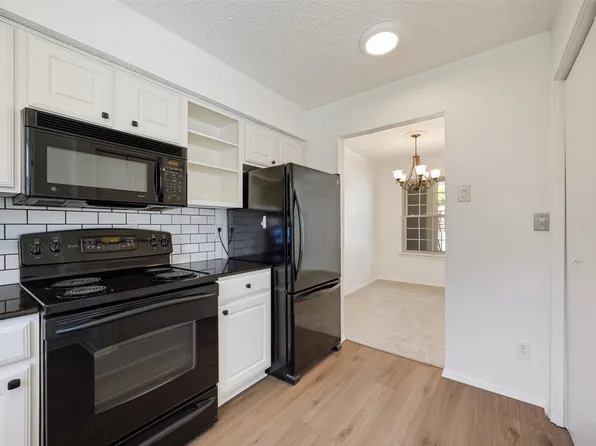 5300 Keller Springs Rd APT 1086, Dallas, TX 75248