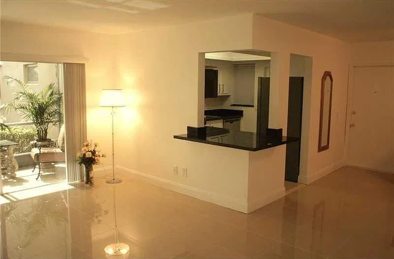 2 bed, 1100 sqft, $1,900 — Photo 2