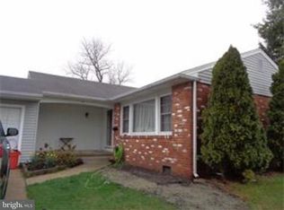 8 Green Tree Rd, Stratford, NJ 08084