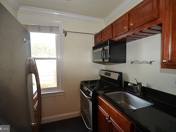5th image of 906 S Washington St APT 308