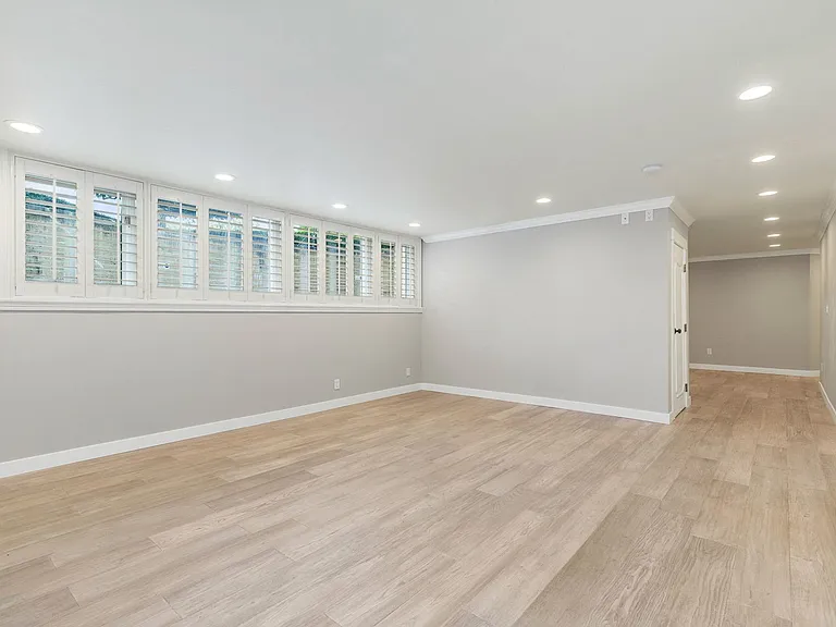 9358 NE 30th St — Photo 23