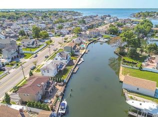70 Alhambra Rd, Massapequa, NY 11758