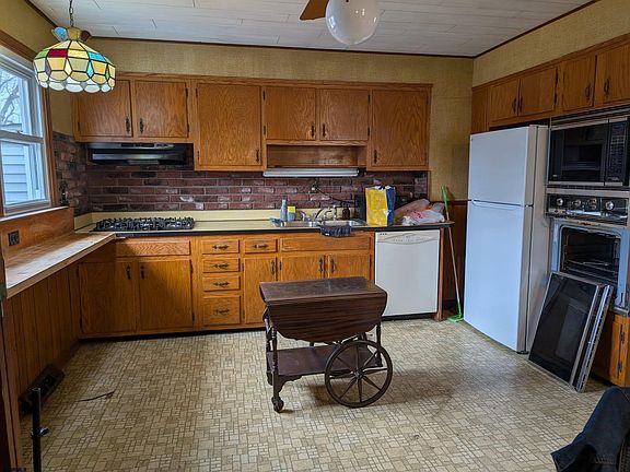 5th image of 402 Aster Ave