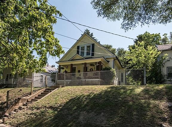 2nd image of 105 S Fuller Ave