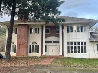 800 Sunny Glen Way, Wolf Creek, OR 97497