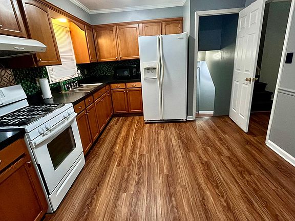 4th image of 3010 Daisy Ct