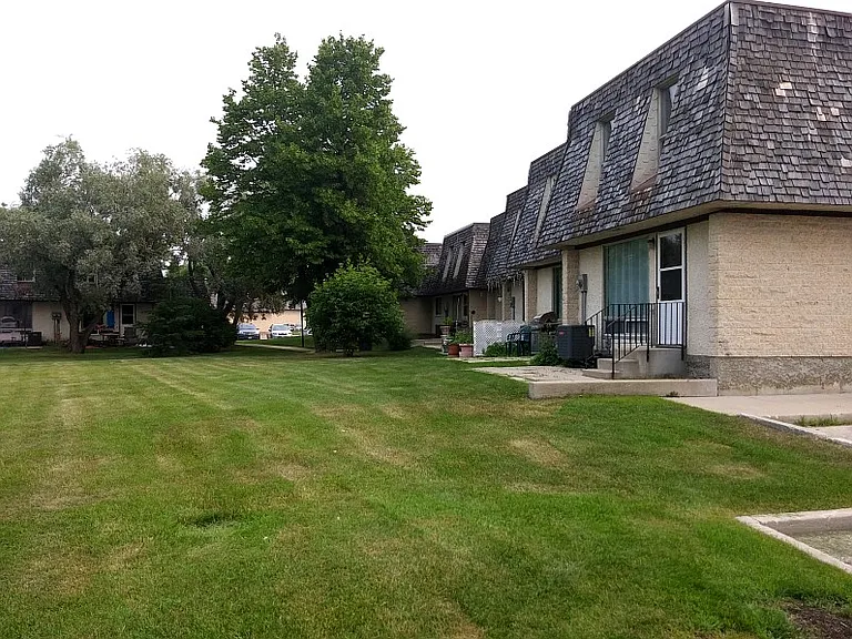 120 Baylor Ave — Photo 5