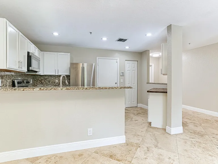 316 SE Bloxham Way — Photo 6