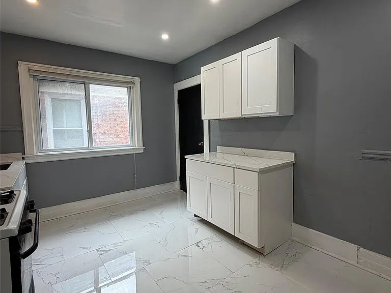 1441 W Euclid St — Photo 16